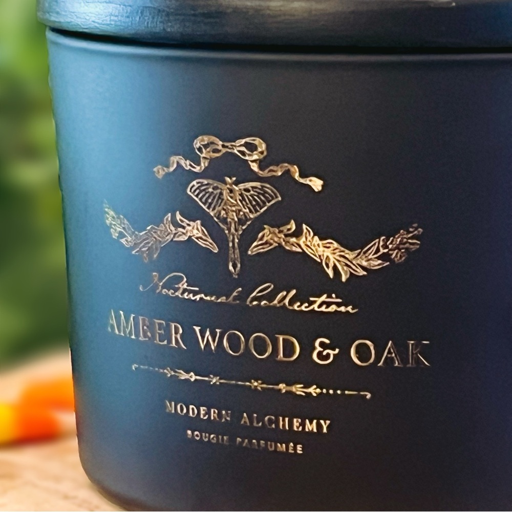 NEW Modern Alchemy Amber Wood & Oak Textured Lid Bougie Parfumee 15.1 OZ Candle - Picture 4 of 15